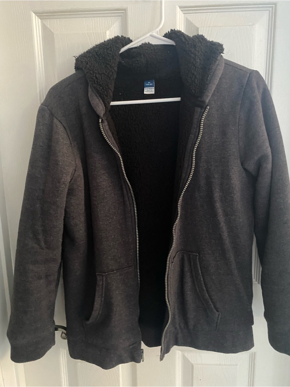 Old Navy kids (14/16 years old )Charcoal Sherpa-Lined Zip-Up Hoodie - Picture 2 of 4